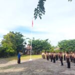 Menyanyikan Lagu Nasioanl